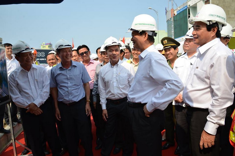 Thủ tướng Nguyễn Tấn Dũng thăm công trình Ngã ba Huế