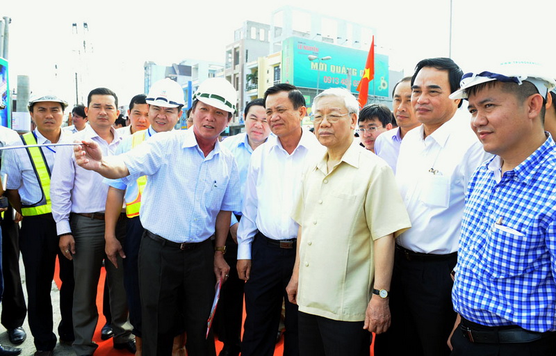 Tổng bí thư Nguyễn Phú Trọng thăm công trình Ngã ba Huế